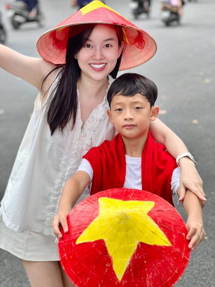 Hạnh phúc viên mãn: Hotmom Ly Kute khoe tin vui mang thai bé thứ 3- Ảnh 4. Hạnh phúc viên mãn: Hotmom Ly Kute khoe tin vui mang thai bé thứ 3- Ảnh 4.