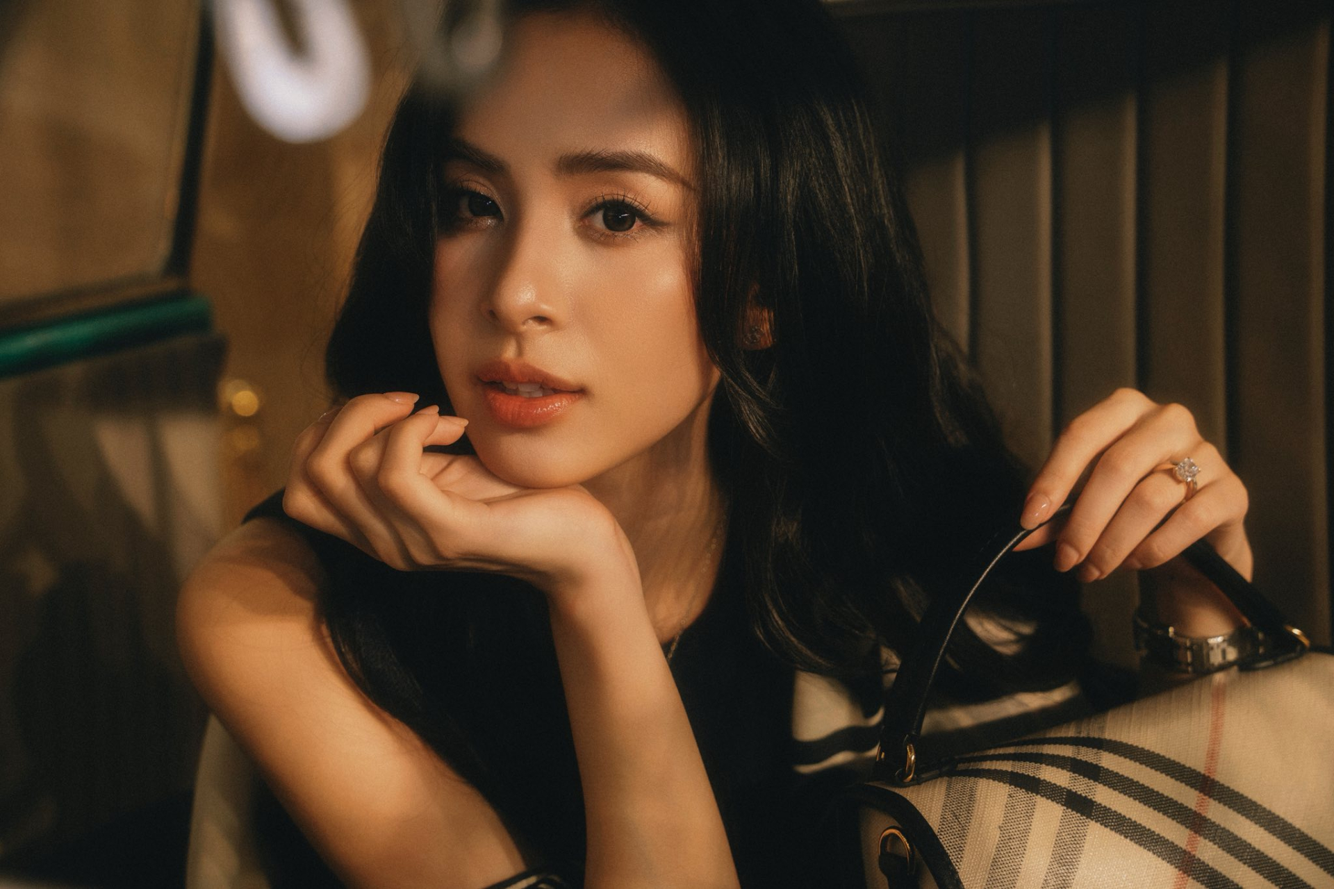 Chân dung thiếu gia Việt cưới mỹ nhân có "nụ cười triệu view" hot nhất hôm nay- Ảnh 10.