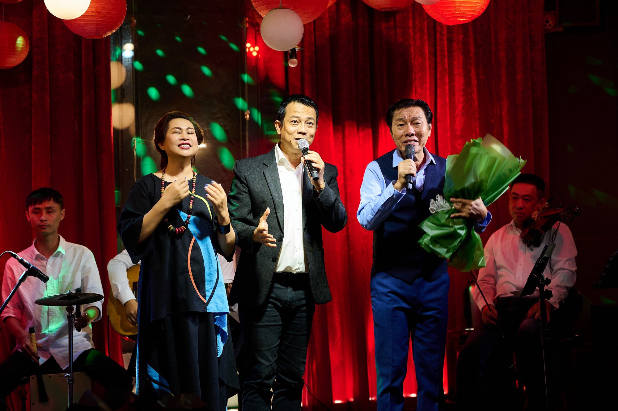 Huỳnh Kiến An: “Trên đường về, tôi khóc vì sự tủi nhục, ê chề. Đêm đó, tôi quyết định không đi hát nữa”- Ảnh 2. Huỳnh Kiến An: “Trên đường về, tôi khóc vì sự tủi nhục, ê chề. Đêm đó, tôi quyết định không đi hát nữa”- Ảnh 2.