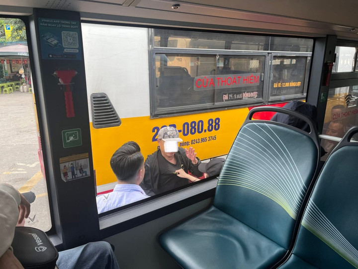 Cô gái dũng cảm 'tóm sống' kẻ quấy rối trên xe buýt khiến dân mạng nể phục- Ảnh 1.