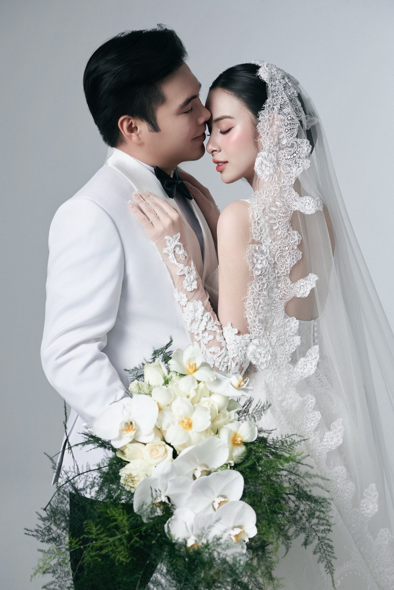 Chân dung thiếu gia Việt cưới mỹ nhân có "nụ cười triệu view" hot nhất hôm nay- Ảnh 4. Chân dung thiếu gia Việt cưới mỹ nhân có "nụ cười triệu view" hot nhất hôm nay- Ảnh 4.