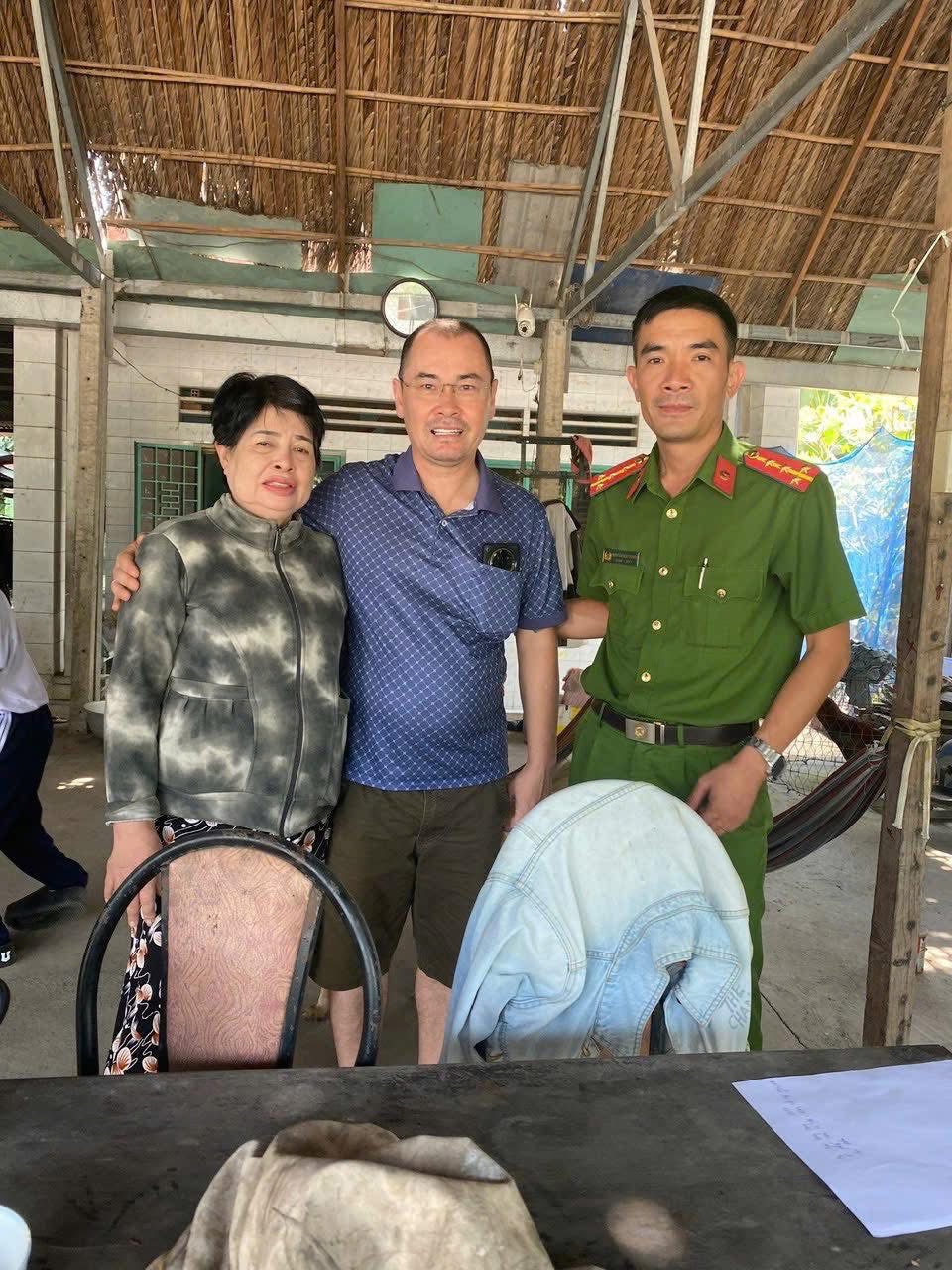 13 năm bặt vô âm tín, người đàn ông 48 tuổi lặn lội từ Pháp về Việt Nam tìm lại người thân thất lạc: Cuộc đoàn tụ đẫm nước mắt- Ảnh 1. 13 năm bặt vô âm tín, người đàn ông 48 tuổi lặn lội từ Pháp về Việt Nam tìm lại người thân thất lạc: Cuộc đoàn tụ đẫm nước mắt- Ảnh 1.