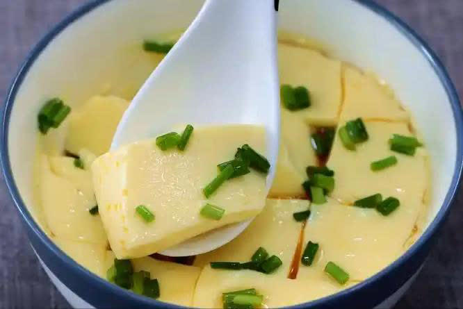 Người phụ nữ mắc tiểu đường ăn trứng hấp thường xuy&ecirc;n v&agrave;o bữa s&aacute;ng, cơ thể xuất hiện thay đổi bất ngờ- Ảnh 2.