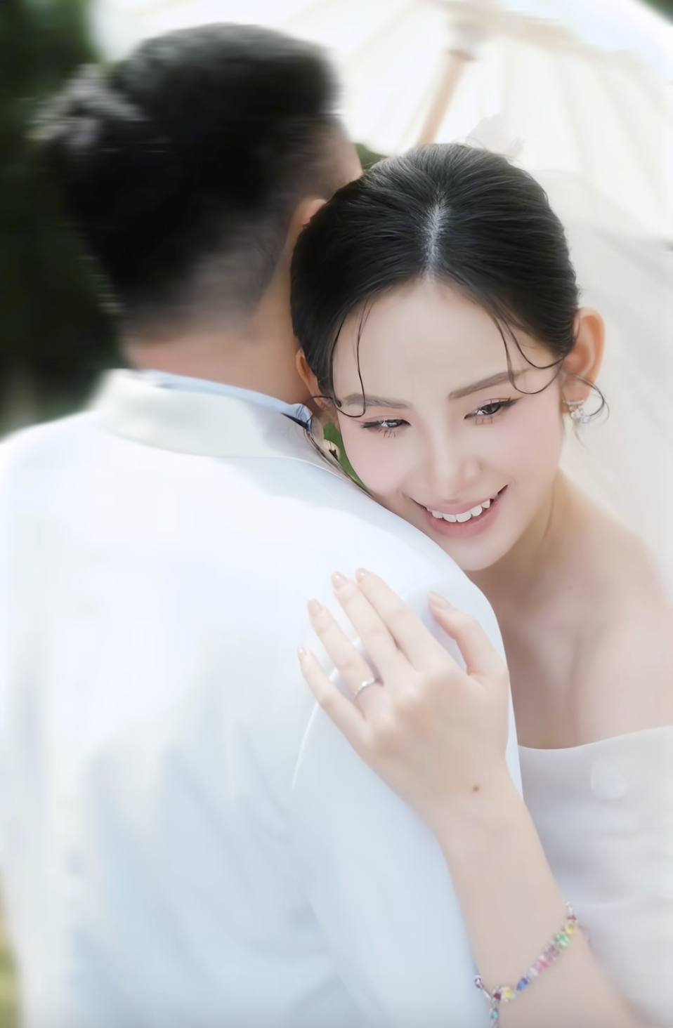 Chân dung thiếu gia Việt cưới mỹ nhân có "nụ cười triệu view" hot nhất hôm nay- Ảnh 7. Chân dung thiếu gia Việt cưới mỹ nhân có "nụ cười triệu view" hot nhất hôm nay- Ảnh 7.