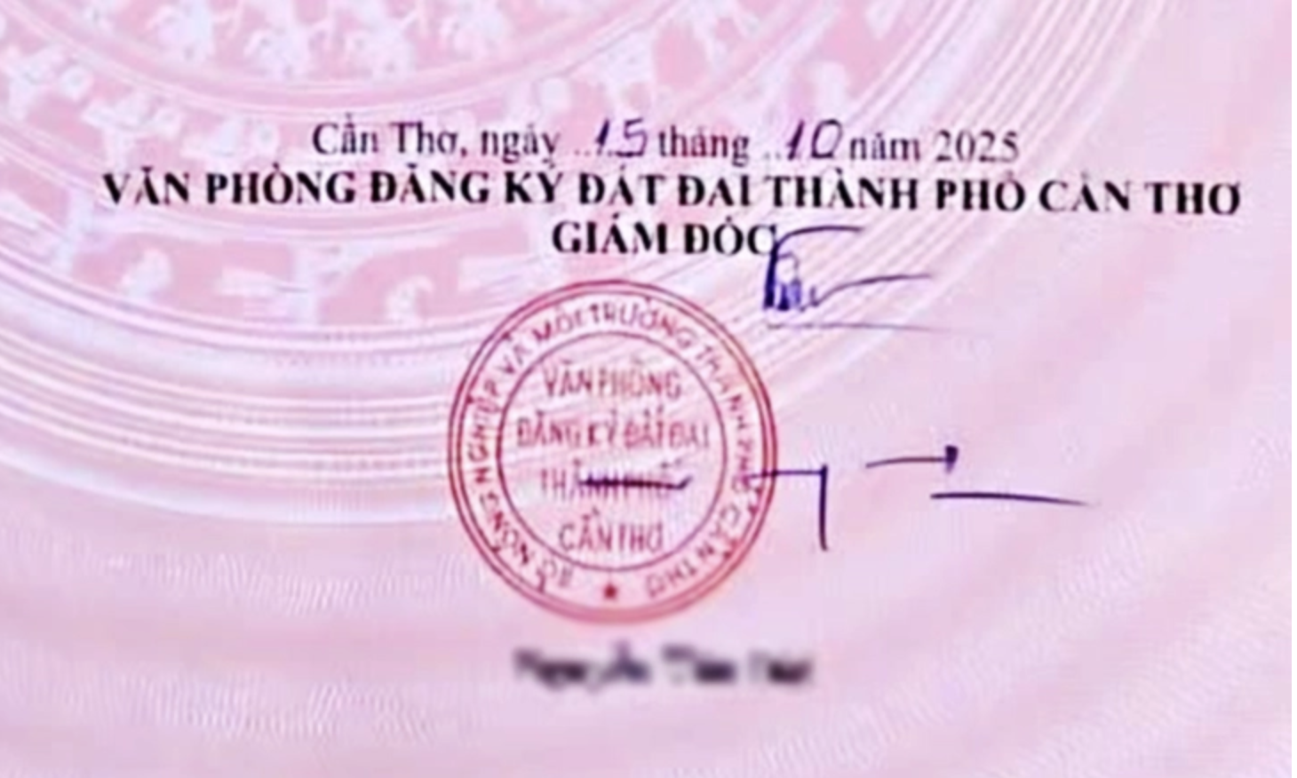 Giám đốc Văn phòng Đăng ký đất đai Cần Thơ không biết giải thích sao vì chữ ký xưa giờ vậy- Ảnh 1. Giám đốc Văn phòng Đăng ký đất đai Cần Thơ không biết giải thích sao vì chữ ký xưa giờ vậy- Ảnh 1.