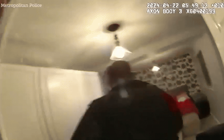 Cộng sự của tổng thống Ukraine bỏ trốn, lộ mạng lưới giao dịch quyền lực cực lớn- Ảnh 2.