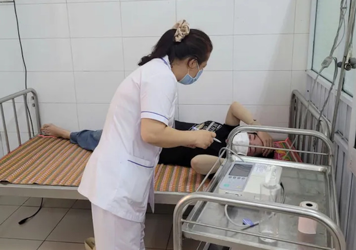 Sức khoẻ 14 công nhân phải nhập viện sau bữa ăn trưa tại công ty ở Huế ra sao?- Ảnh 1.