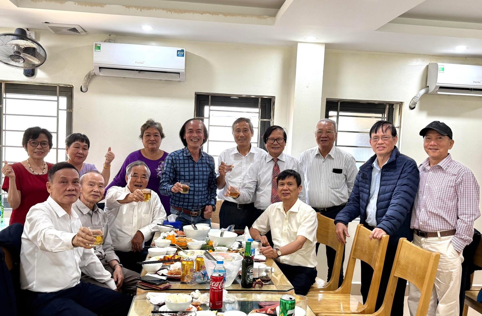 Bức ảnh "tinh hoa hội tụ" đang hot nhất MXH: Toàn các bác sĩ nội trú, giữ nhiều vị trí quan trọng trong ngành y- Ảnh 1.