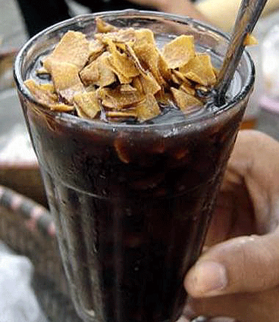 Khách Tây trầm trồ khi ăn món bình dân chỉ vài nghìn trong chợ Việt, nhận xét: "Nó thật sự ở cái tầm!"- Ảnh 3. Khách Tây trầm trồ khi ăn món bình dân chỉ vài nghìn trong chợ Việt, nhận xét: "Nó thật sự ở cái tầm!"- Ảnh 3.