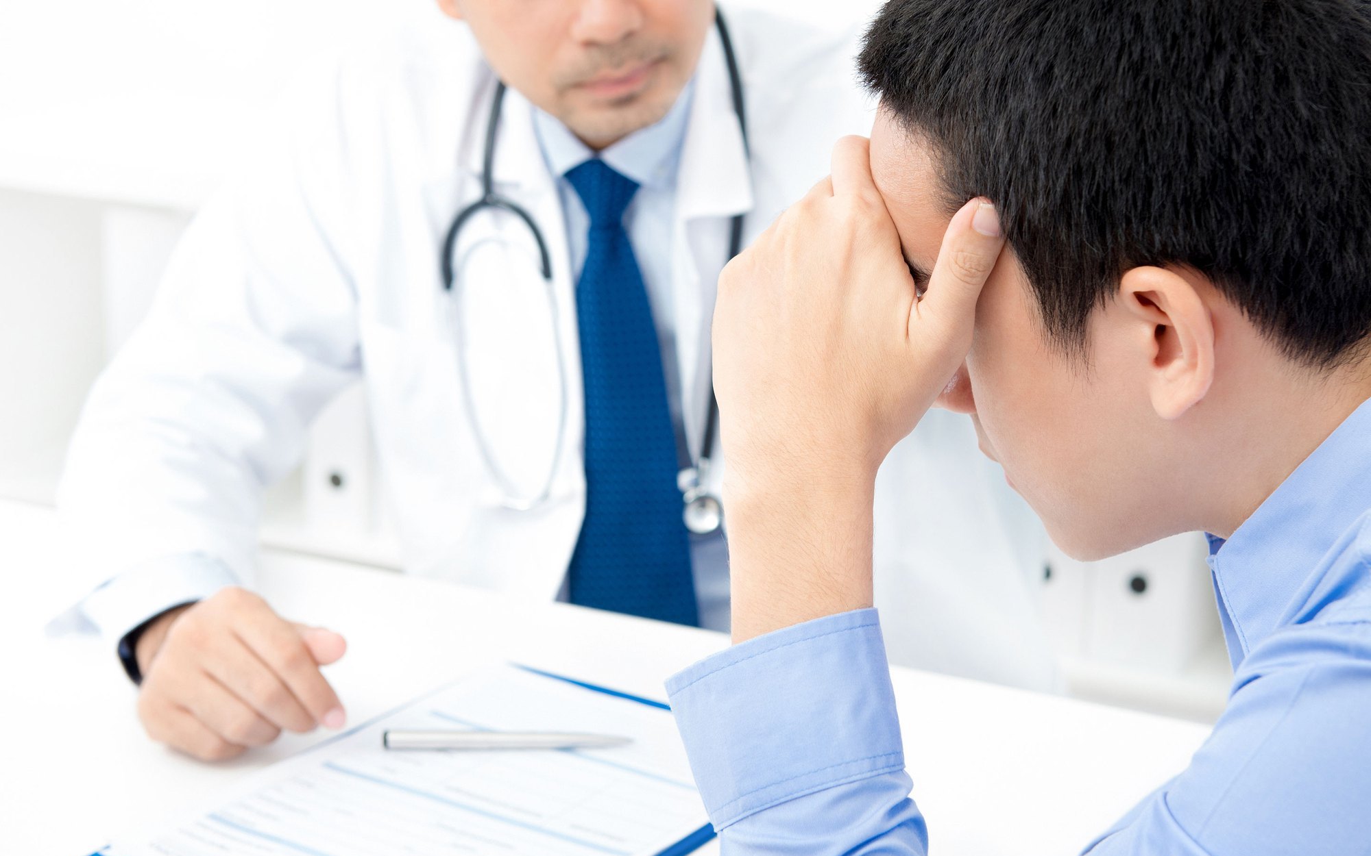 Tình cờ đi khám, người đàn ông bàng hoàng phát hiện nhiễm HIV: Nguyên nhân bất ngờ đến từ 10 năm trước- Ảnh 1.