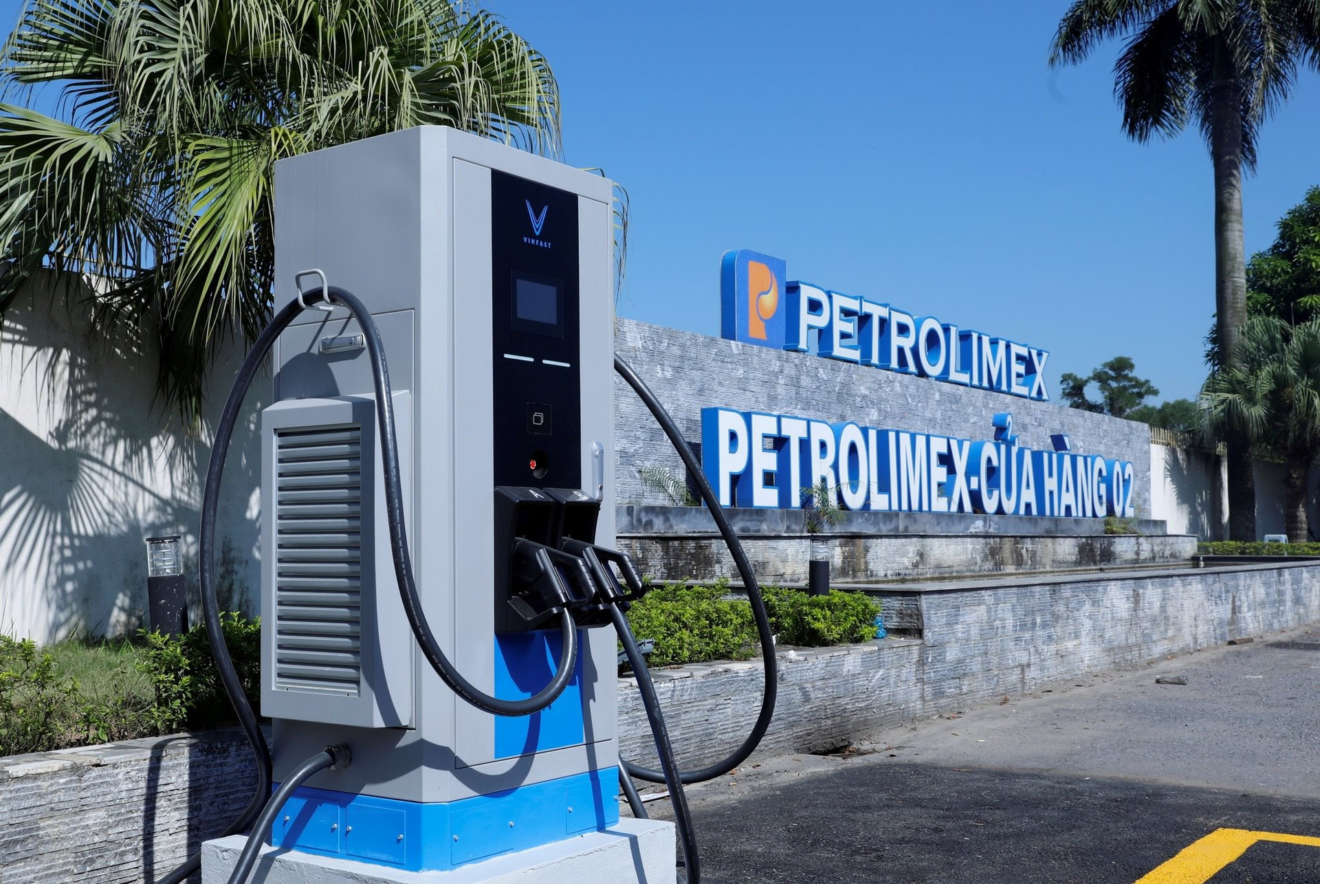 Hạ tầng sạc: Bài toán khó giải với xe Trung Quốc ở Việt Nam, dù là xe điện EV hay xe hybrid PHEV- Ảnh 3.