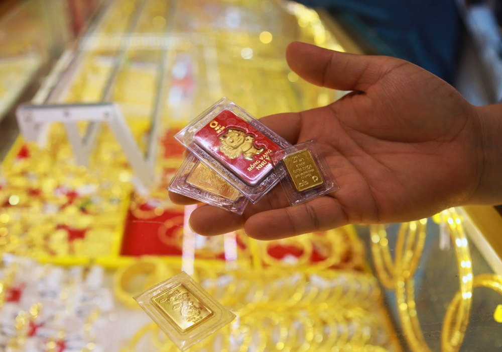 Người phụ nữ ra tiệm mua hơn 3 cây vàng, chủ cửa hàng từ chối bán rồi lập tức báo công an- Ảnh 3.