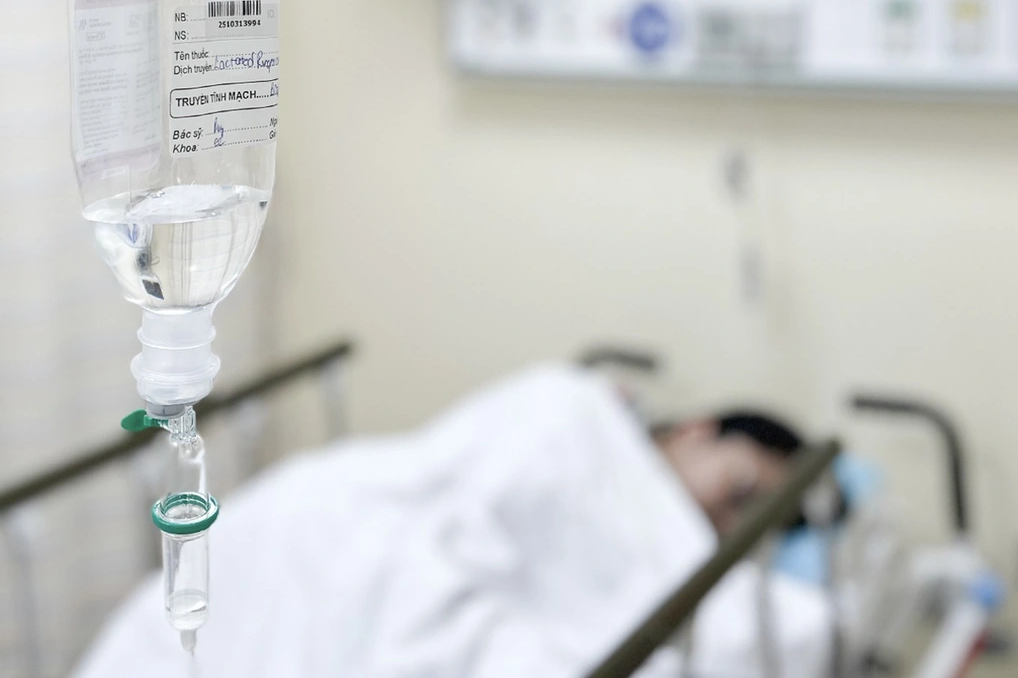 Số người ngộ độc sau ăn bánh mì ở TP.HCM tăng gần 300 ca: Phải làm gì khi có dấu hiệu ngộ độc thực phẩm?- Ảnh 1.