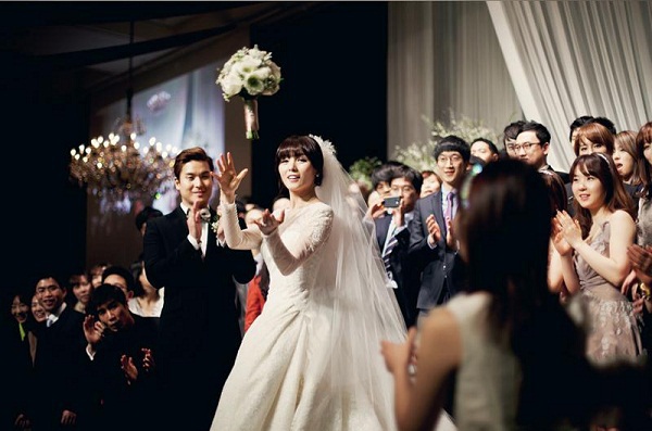 Người yêu cũ gửi thiệp cưới cho tôi, đến ngày dự tiệc tôi mới hiểu vì sao anh ấy nhất quyết mời- Ảnh 2.