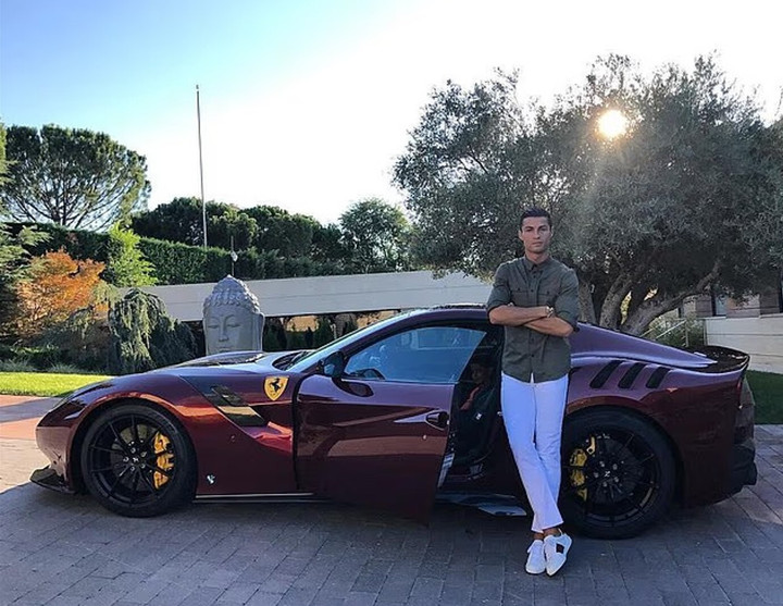 Bộ sưu tập siêu xe đồ sộ của Cristiano Ronaldo- Ảnh 2.