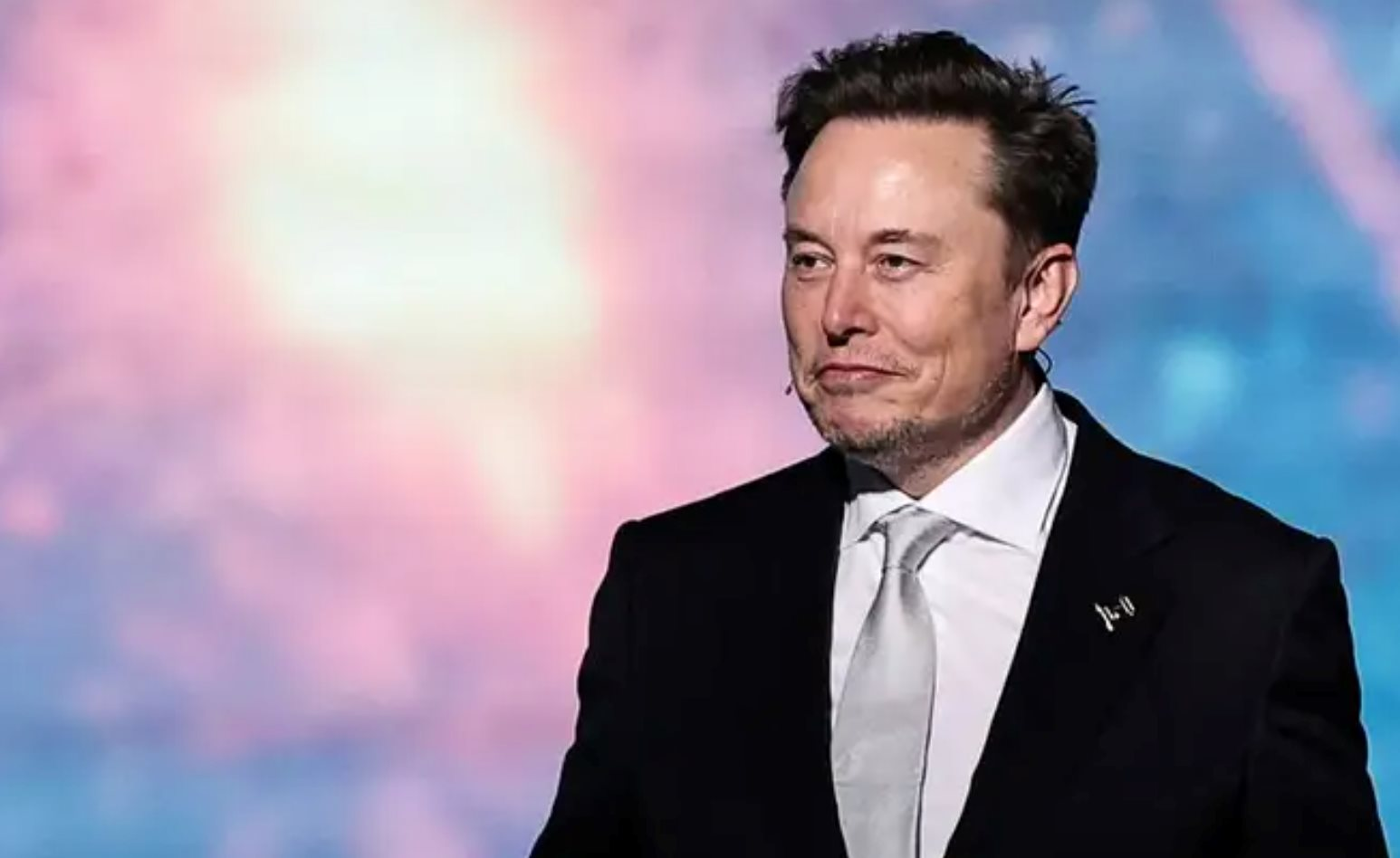 Elon Musk: Optimus của Tesla có thể giúp GDP toàn cầu tăng gấp 100 lần, xoá bỏ hoàn toàn đói nghèo- Ảnh 1.