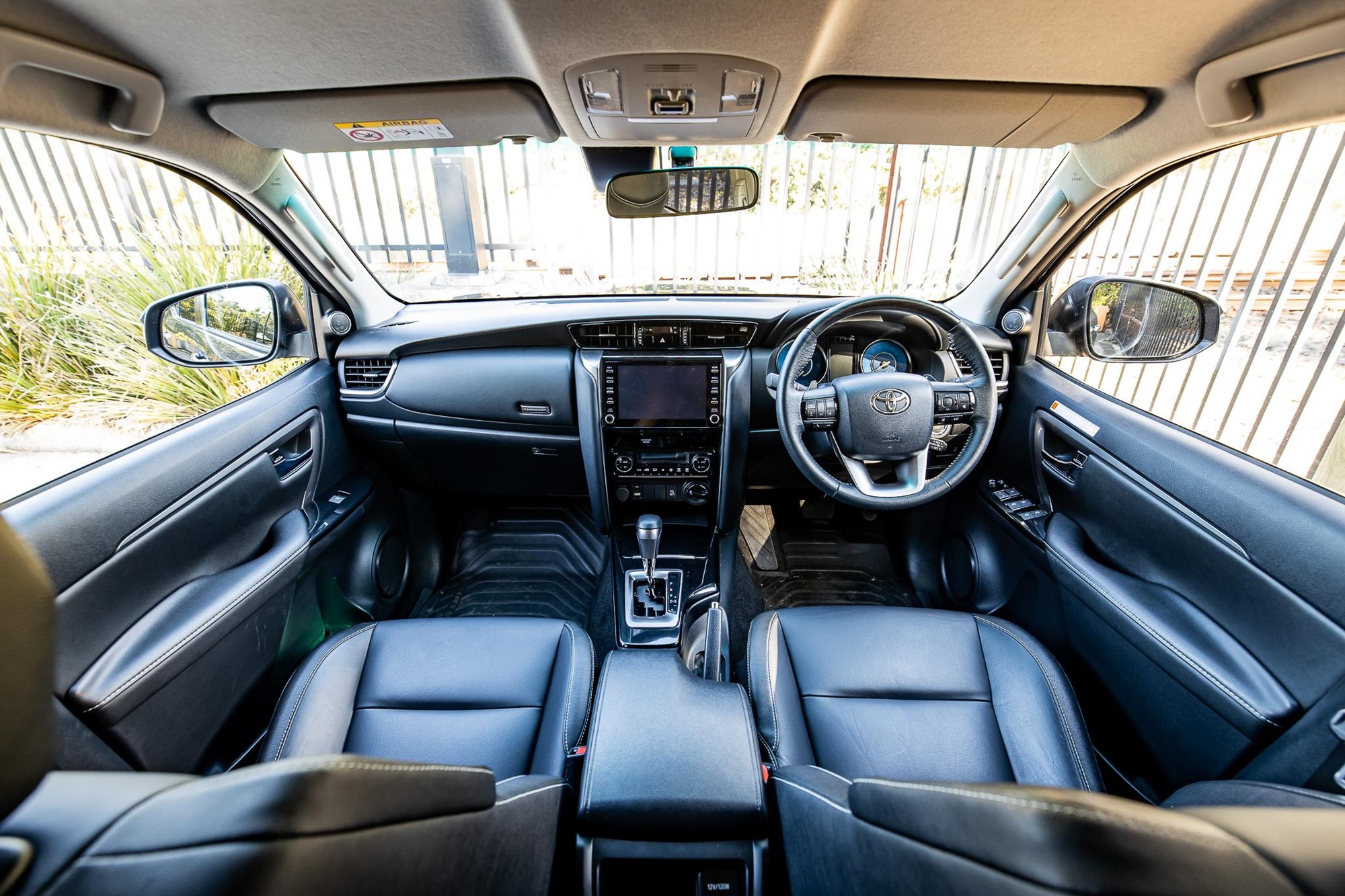 Hồi chuông cảnh báo của Toyota Fortuner: Bị loại khỏi danh mục sản phẩm ở thị trường này vì khách đổ xô sang Land Cruiser, Prado- Ảnh 4. Hồi chuông cảnh báo của Toyota Fortuner: Bị loại khỏi danh mục sản phẩm ở thị trường này vì khách đổ xô sang Land Cruiser, Prado- Ảnh 4.