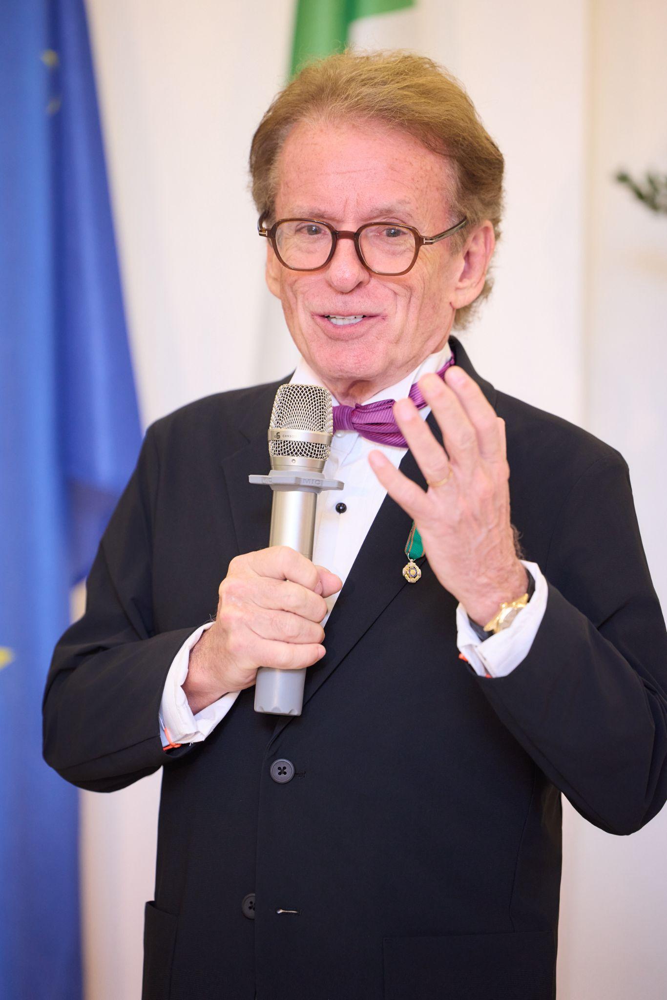 Vinh danh một đời cống hiến cho hành trình nhân đạo- Ảnh 1. Vinh danh một đời cống hiến cho hành trình nhân đạo- Ảnh 1.