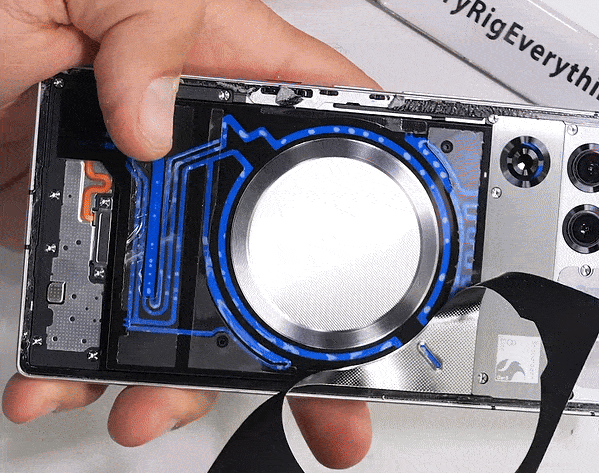 Mổ xẻ flagship Android mới, YouTuber ngỡ ngàng trước công nghệ tản nhiệt như của "người ngoài hành tinh"- Ảnh 3.