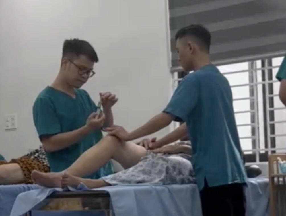 Khám bệnh siêu tốc, chữa bệnh thần tốc- Ảnh 1. Khám bệnh siêu tốc, chữa bệnh thần tốc- Ảnh 1.