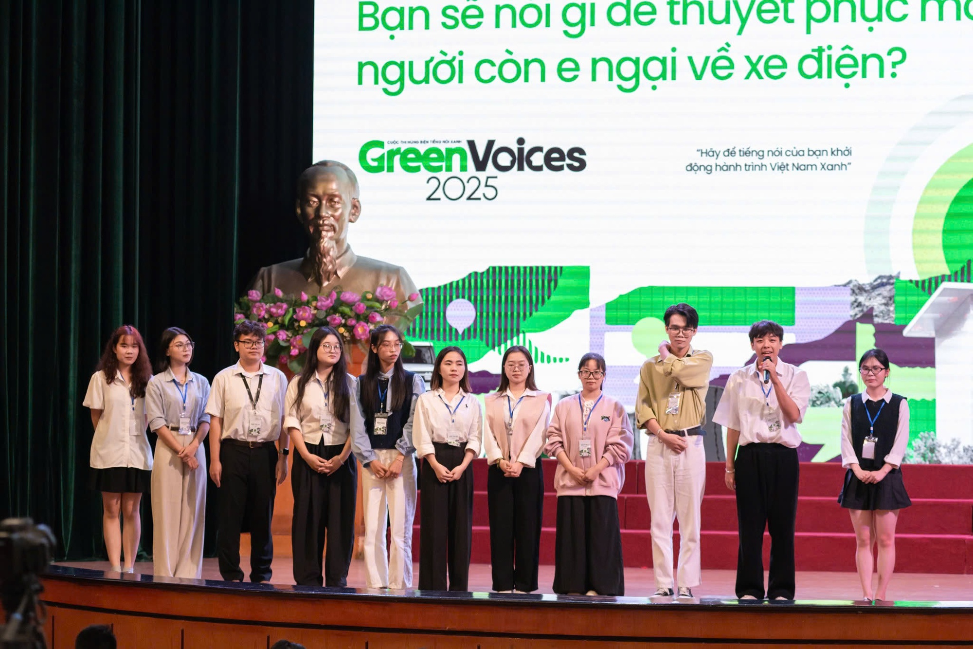 Đến Học viện Ngân hàng nghe sinh viên thi Green Voices: Thuyết phục người e ngại với xe điện bằng chi phí thấp, sử dụng an toàn- Ảnh 2.