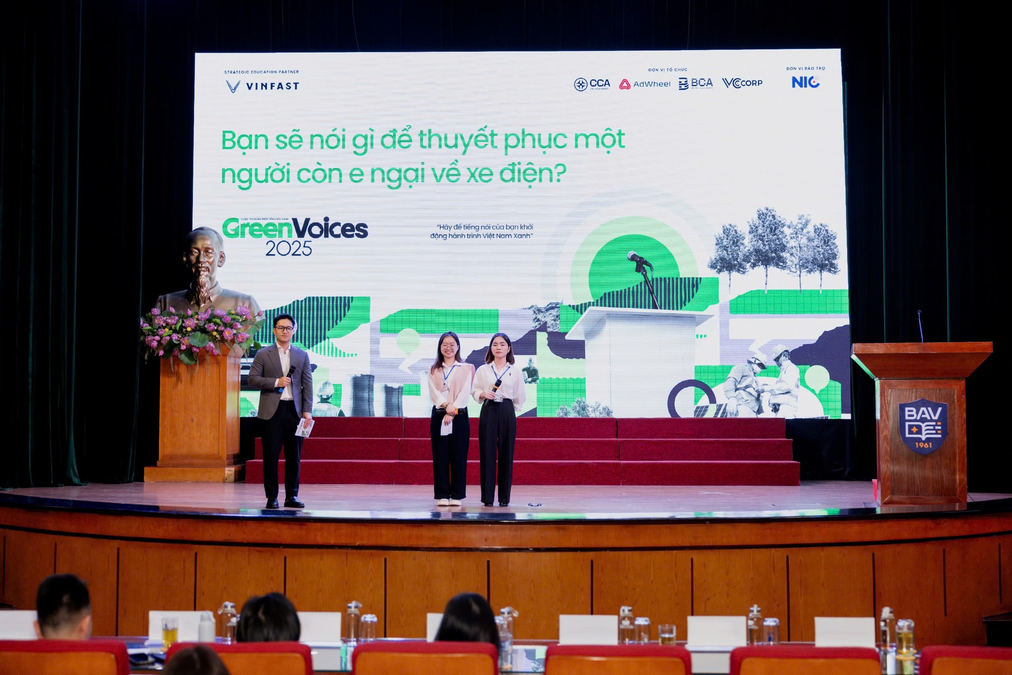 Đến Học viện Ngân hàng nghe sinh viên thi Green Voices: Thuyết phục người e ngại với xe điện bằng chi phí thấp, sử dụng an toàn- Ảnh 3.