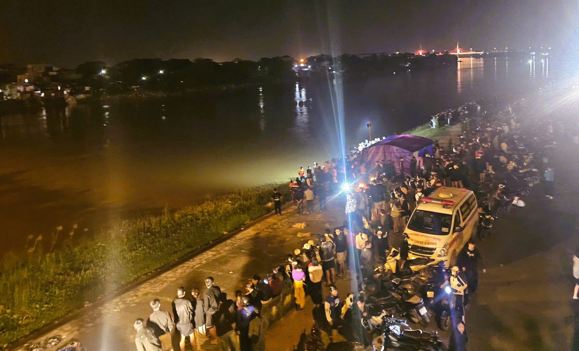 Tìm thấy chú rể nhảy cầu trước ngày đón dâu- Ảnh 2. Tìm thấy chú rể nhảy cầu trước ngày đón dâu- Ảnh 2.