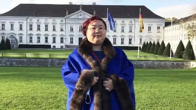 Sự thật về nữ nhân viên nghèo nhưng ở biệt thự, bị cảnh sát bắt vì giữ 61.000 Bitcoin thì nói mình bị lừa, chủ mưu cuối cùng lộ diện- Ảnh 1.