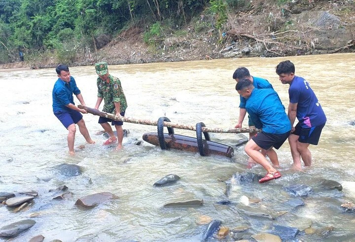 Phát hiện quả bom nặng 350kg khi làm ruộng ở Bắc Ninh- Ảnh 2.