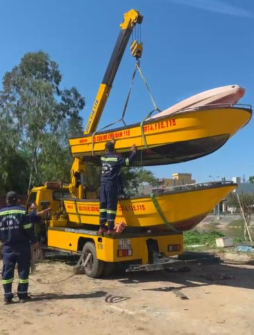 Ninh Bình: Nam thanh niên lập hiện trường giả vụ nhảy cầu rồi đi Hà Nội, khiến hàng trăm người tìm kiếm- Ảnh 2. Ninh Bình: Nam thanh niên lập hiện trường giả vụ nhảy cầu rồi đi Hà Nội, khiến hàng trăm người tìm kiếm- Ảnh 2.