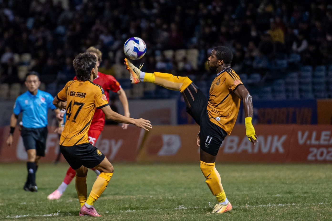 V&igrave; sao FIFA ra &aacute;n phạt cấm chuyển nhượng với CLB Thanh H&oacute;a?- Ảnh 2.