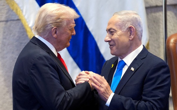 Thủ tướng Israel truy tìm thủ phạm tấn công người Palestine- Ảnh 2. Ông Trump đề nghị Tổng thống Israel ân xá cho Thủ tướng Netanyahu