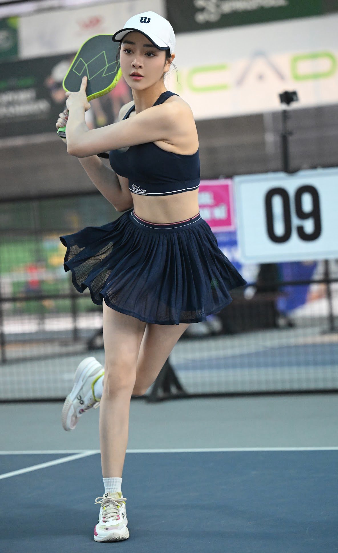 Danh tính cô gái vừa bước ra sân pickleball đã khiến tất cả trầm trồ: "Ôi thôi chết, sao lại có người hoàn hảo cỡ này"- Ảnh 2.