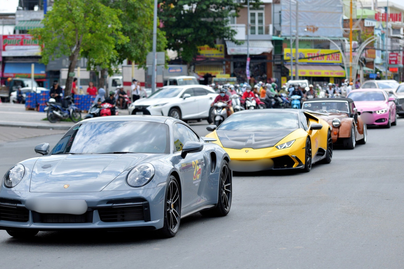 Dàn siêu xe trong gara 'triệu đô' được cho là của vợ chồng chủ hệ thống Mailisa- Ảnh 7.