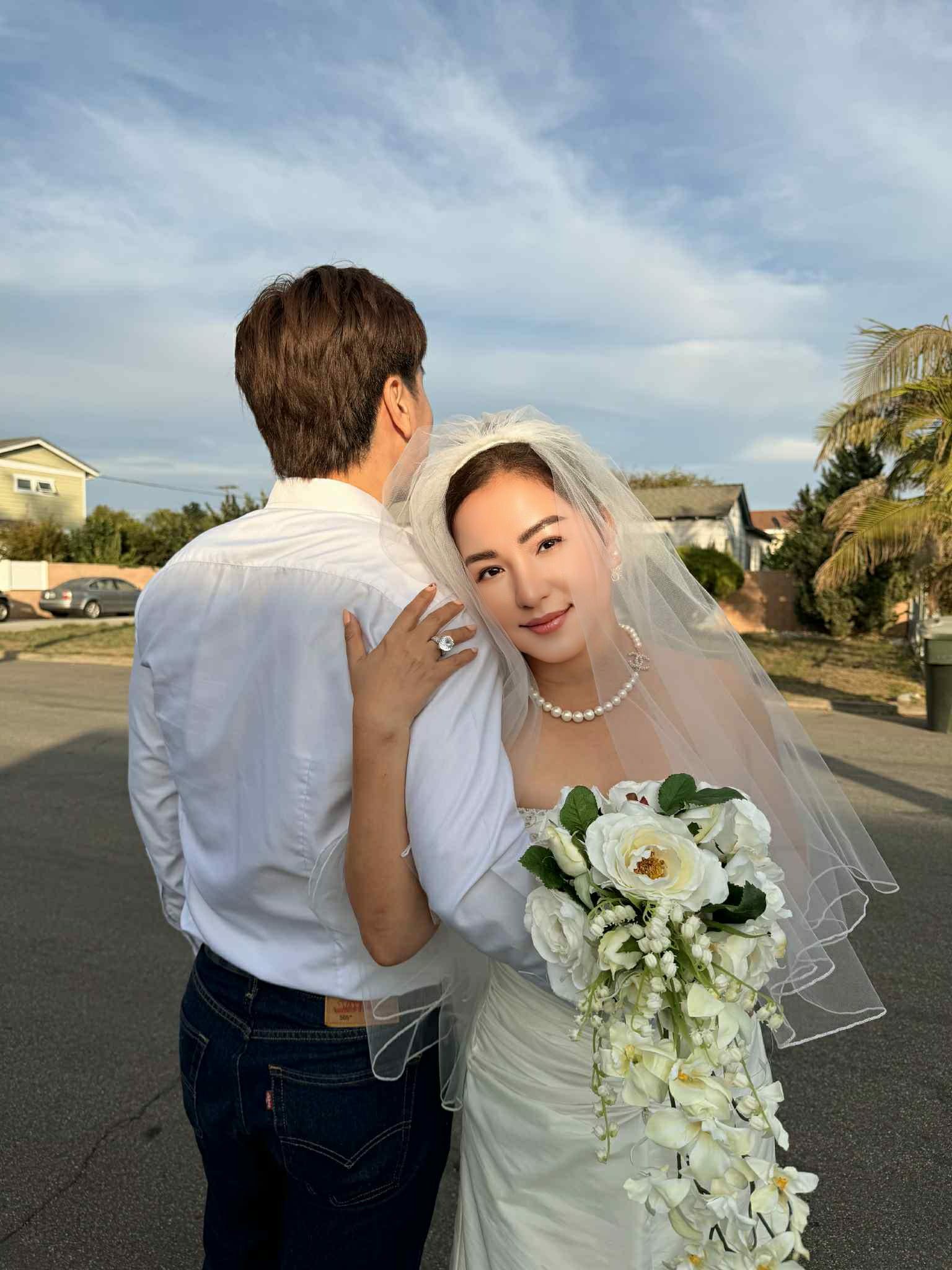 Diễn viên Việt bị chồng cũ lừa 7 tỷ, khoe ảnh cưới ở Mỹ, chuẩn bị kết hôn lần 2?- Ảnh 1. Diễn viên Việt bị chồng cũ lừa 7 tỷ, khoe ảnh cưới ở Mỹ, chuẩn bị kết hôn lần 2?- Ảnh 1.