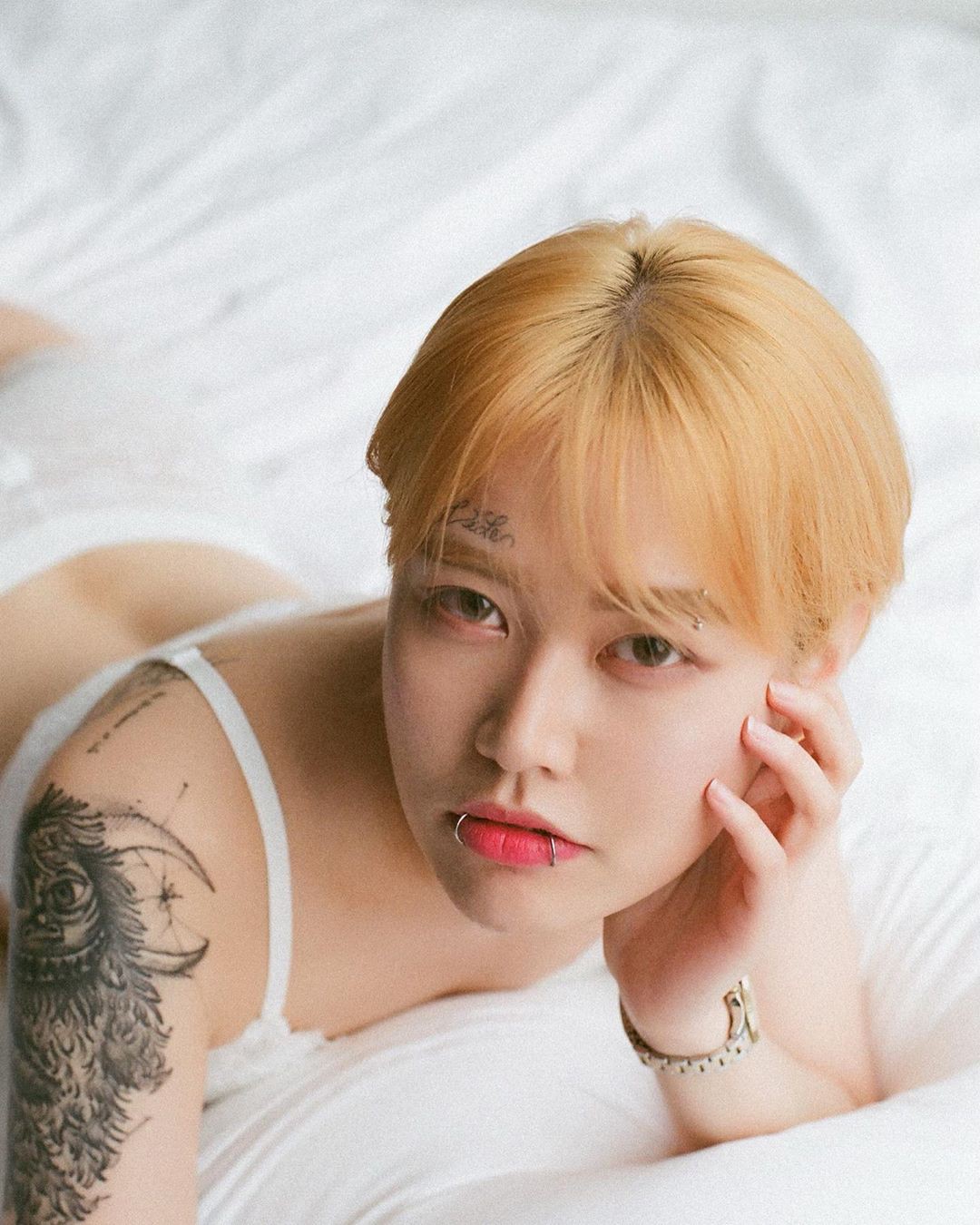 Tin đồn quá khứ bị đào xới, 1 sao nữ "sang chấn tâm lý" vì sự điên cuồng của fan Jungkook (BTS)- Ảnh 5. Tin đồn quá khứ bị đào xới, 1 sao nữ "sang chấn tâm lý" vì sự điên cuồng của fan Jungkook (BTS)- Ảnh 5.