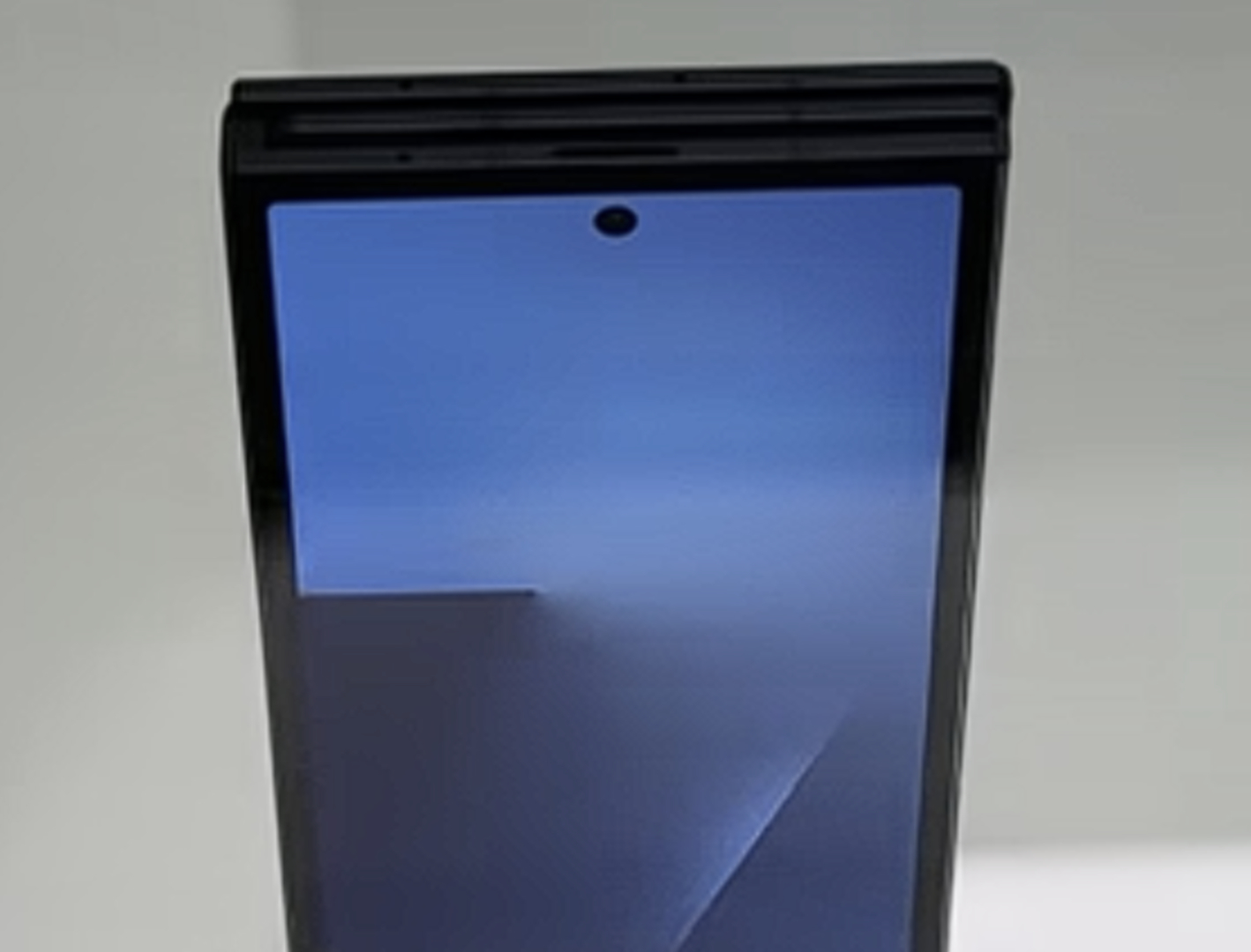 Mẫu Galaxy Z Fold gập 3 sẽ có giá gần 80 triệu, độ dày tính bằng centimet, giới hạn chỉ 30.000 máy?- Ảnh 4. Mẫu Galaxy Z Fold gập 3 sẽ có giá gần 80 triệu, độ dày tính bằng centimet, giới hạn chỉ 30.000 máy?- Ảnh 4.