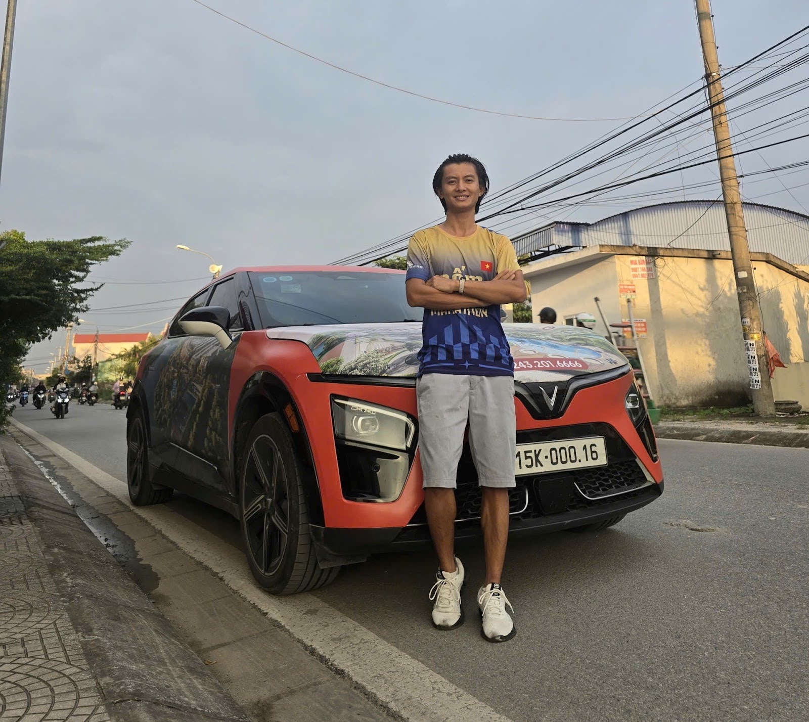 Gần chục đời xe xăng dầu chuyển sang xe điện l&agrave; y&ecirc;u ngay lập tức: 'L&aacute;i hay như BMW, b&aacute;n lại kh&ocirc;ng lo lỗ'- Ảnh 1.