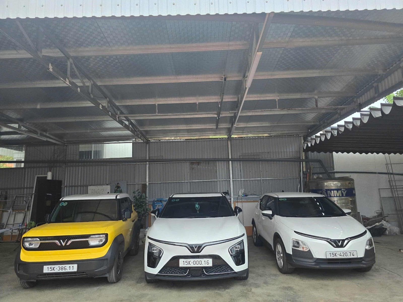 Gần chục đời xe xăng dầu chuyển sang xe điện l&agrave; y&ecirc;u ngay lập tức: 'L&aacute;i hay như BMW, b&aacute;n lại kh&ocirc;ng lo lỗ'- Ảnh 2.