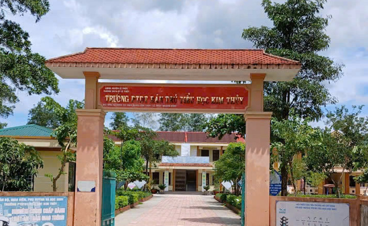 40 học sinh nhập viện sau bữa ăn bán trú ở Quảng Trị: Phát hiện thêm sai phạm- Ảnh 1.