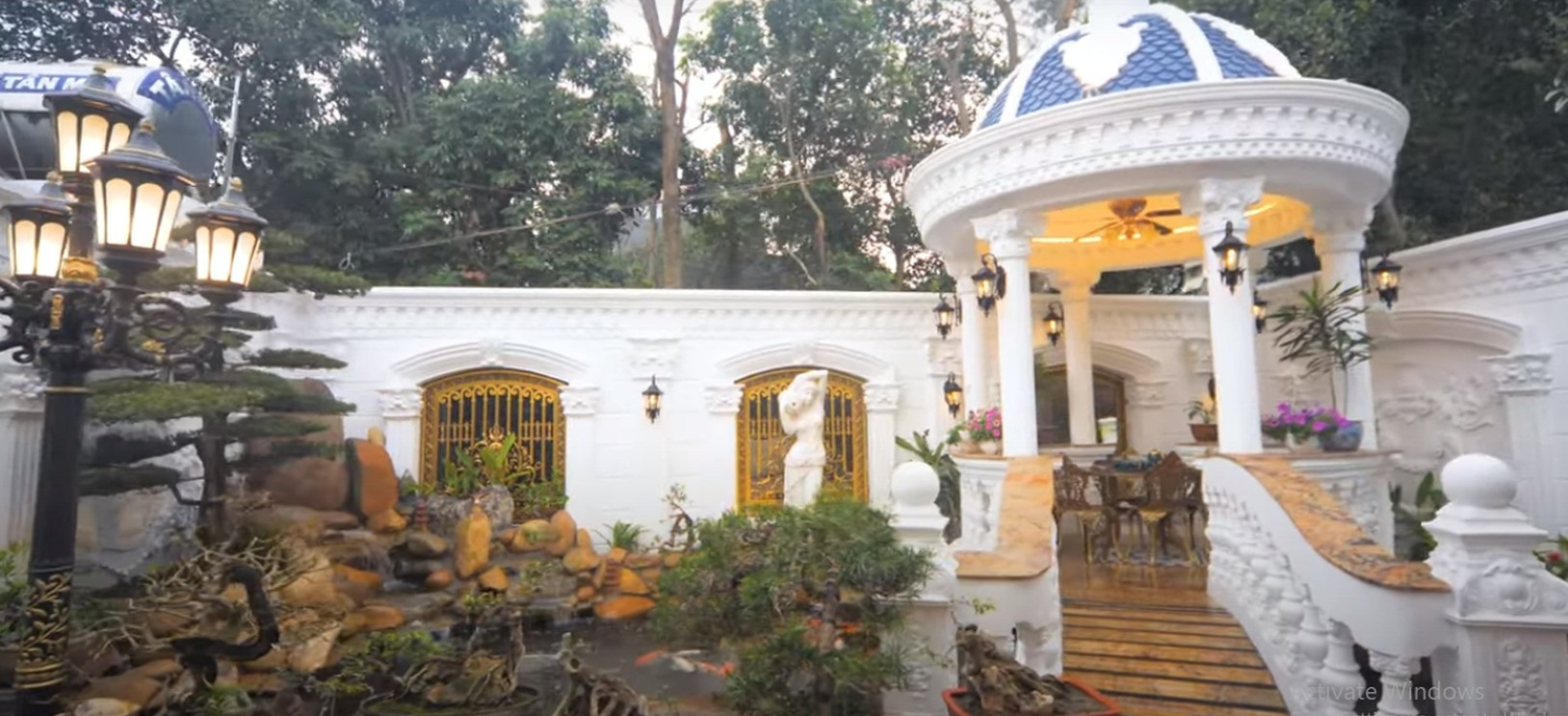 Biệt thự dát vàng nổi tiếng nhất Bắc Ninh, riêng bộ bàn ghế đã 1 tỷ đồng- Ảnh 4. Biệt thự dát vàng nổi tiếng nhất Bắc Ninh, riêng bộ bàn ghế đã 1 tỷ đồng- Ảnh 4.