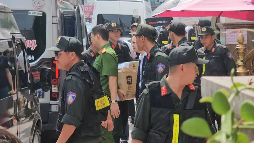 Cận cảnh các thùng carton được đưa ra từ cơ sở thẩm mỹ Mailisa tại TP.HCM- Ảnh 2.