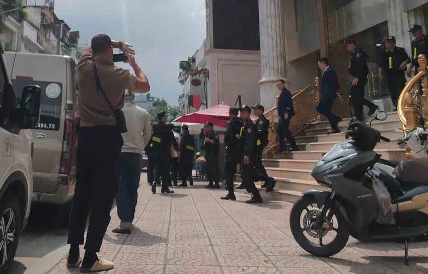 Cận cảnh các thùng carton được đưa ra từ cơ sở thẩm mỹ Mailisa tại TP.HCM- Ảnh 1.