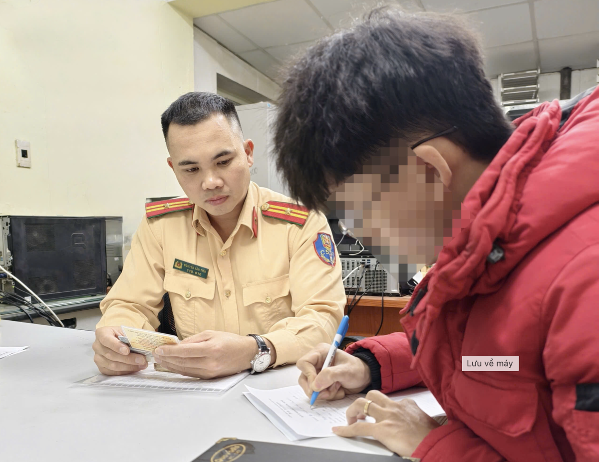 Hà Nội: Dùng khẩu trang che biển số, nam thanh niên bị xử phạt 12 triệu đồng- Ảnh 2.