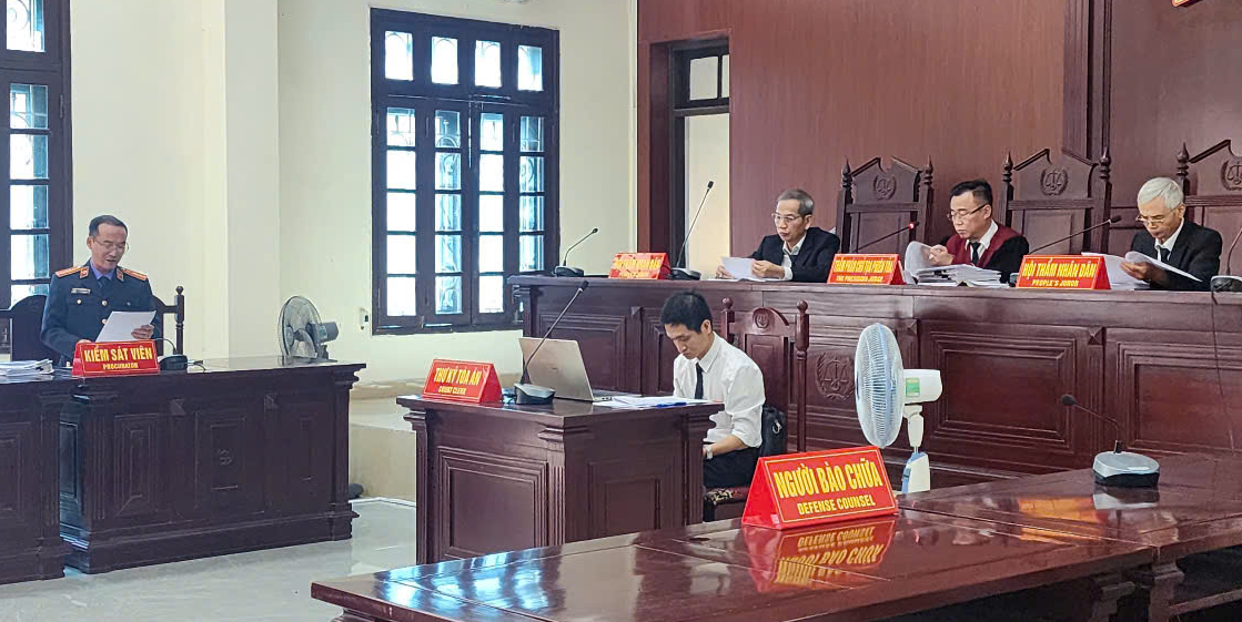 Nữ tiếp viên "bấm bài, rót bia" bán dâm cho khách ngay tại quán karaoke Phố Biển- Ảnh 1. Nữ tiếp viên "bấm bài, rót bia" bán dâm cho khách ngay tại quán karaoke Phố Biển- Ảnh 1.