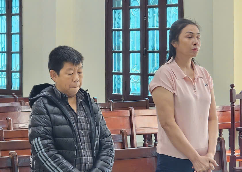 Nữ tiếp viên "bấm bài, rót bia" bán dâm cho khách ngay tại quán karaoke Phố Biển- Ảnh 2. Nữ tiếp viên "bấm bài, rót bia" bán dâm cho khách ngay tại quán karaoke Phố Biển- Ảnh 2.