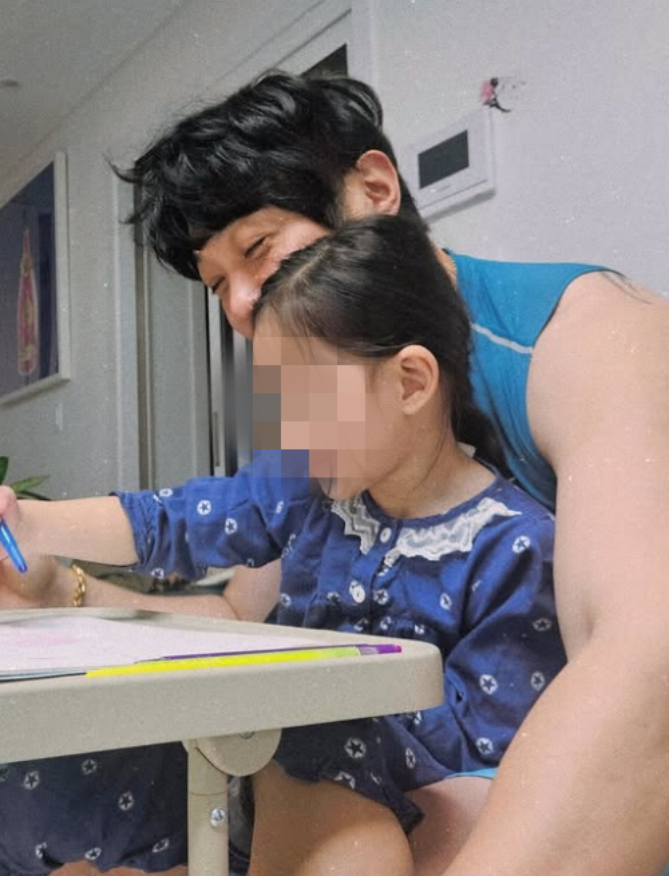 Nam ca sĩ giấu kín chuyện có con suốt 13 năm, nay công khai cả vợ lẫn con đều xinh như minh tinh!- Ảnh 2.