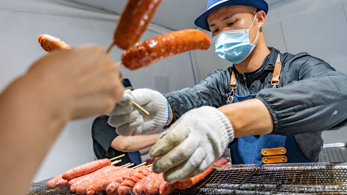 Nam sinh 18 tuổi mắc ung thư đại tràng vì món ăn vặt quen thuộc trước cổng trường- Ảnh 2.