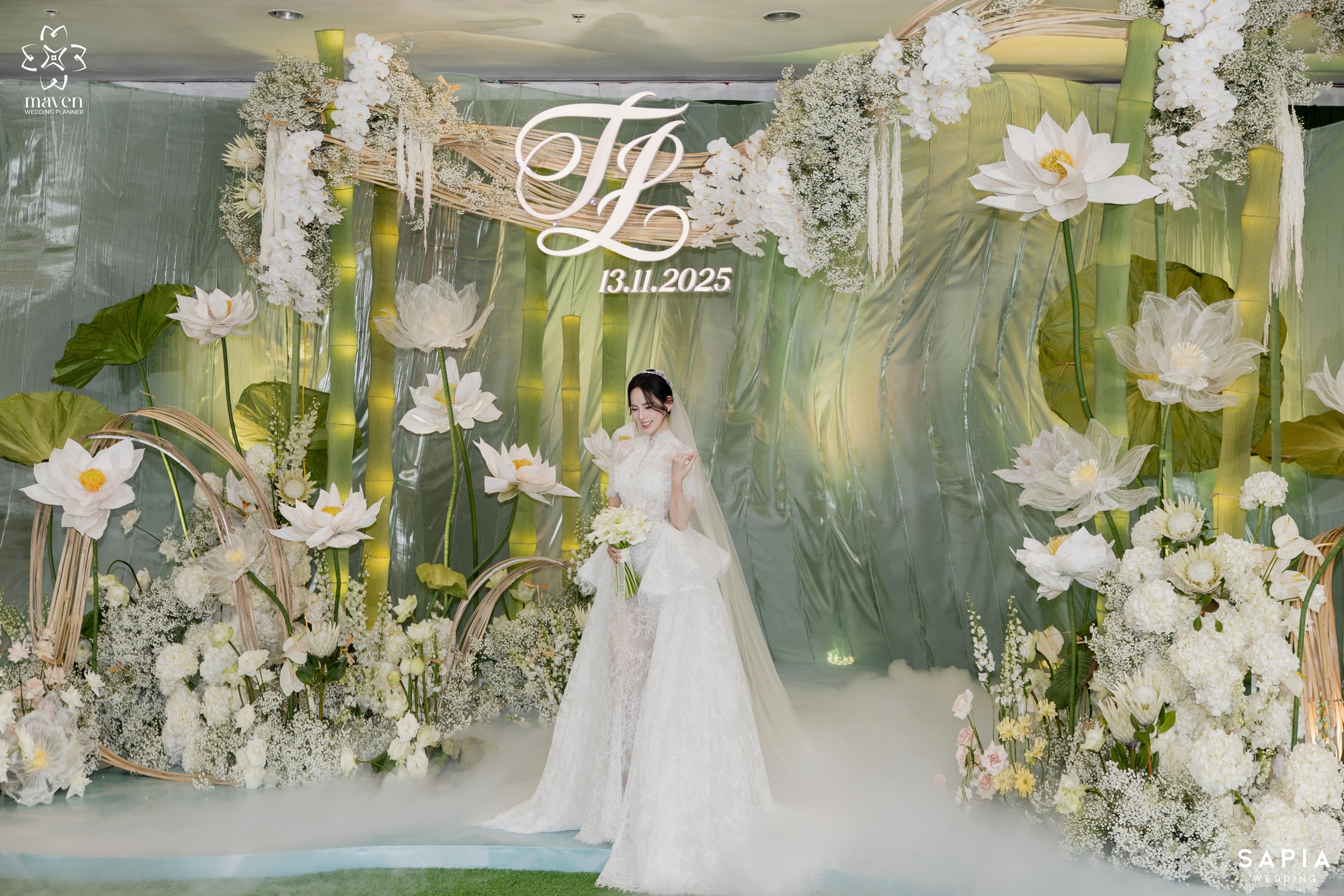 Hương Liên cưới con trai cựu chủ tịch hôm nay: Mẹ chồng và mẹ ruột được khen nức nở- Ảnh 6. Hương Liên cưới con trai cựu chủ tịch hôm nay: Mẹ chồng và mẹ ruột được khen nức nở- Ảnh 6.