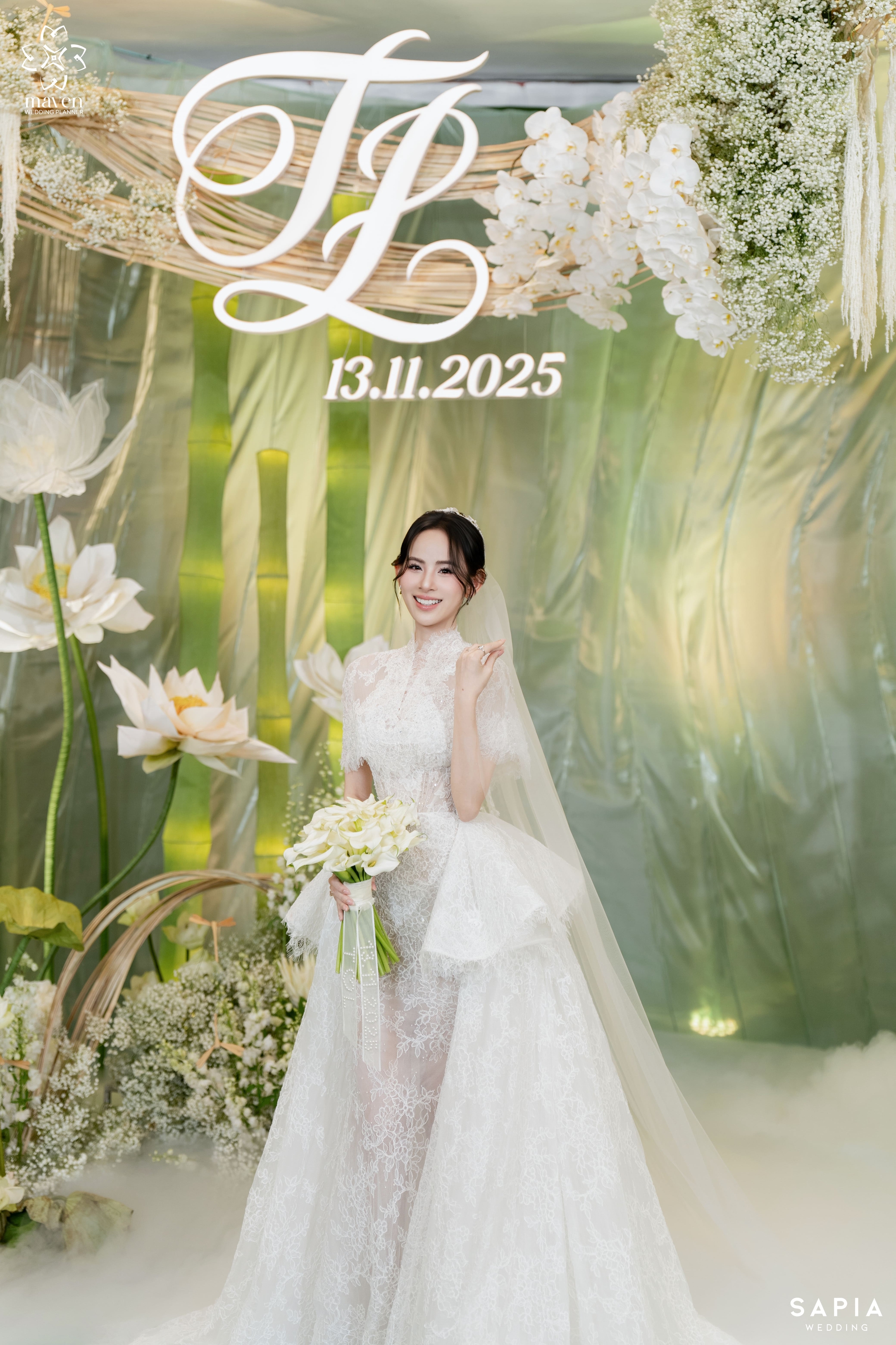 Hương Liên cưới con trai cựu chủ tịch hôm nay: Mẹ chồng và mẹ ruột được khen nức nở- Ảnh 7. Hương Liên cưới con trai cựu chủ tịch hôm nay: Mẹ chồng và mẹ ruột được khen nức nở- Ảnh 7.